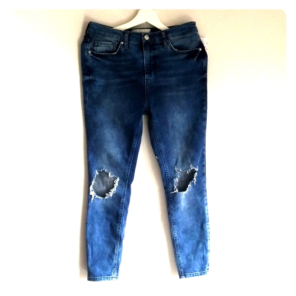 NWT Free People Women Size 29 Blue Jean with Holes